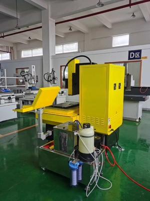 EDM 작은 구멍 뚫기 기계 Sjd704c 경제적인 CNC 기계 도구