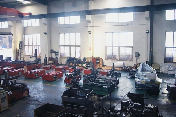 고 정밀 Vmc855 CNC 수직 가공 센터 반 폐쇄 루프 제어