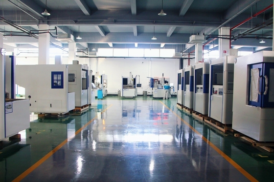 고 정밀 Vmc855 CNC 수직 가공 센터 반 폐쇄 루프 제어