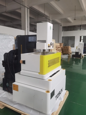 스파크 작업 CNC 전기 방출 가닥 절단 EDM 기계 D320c